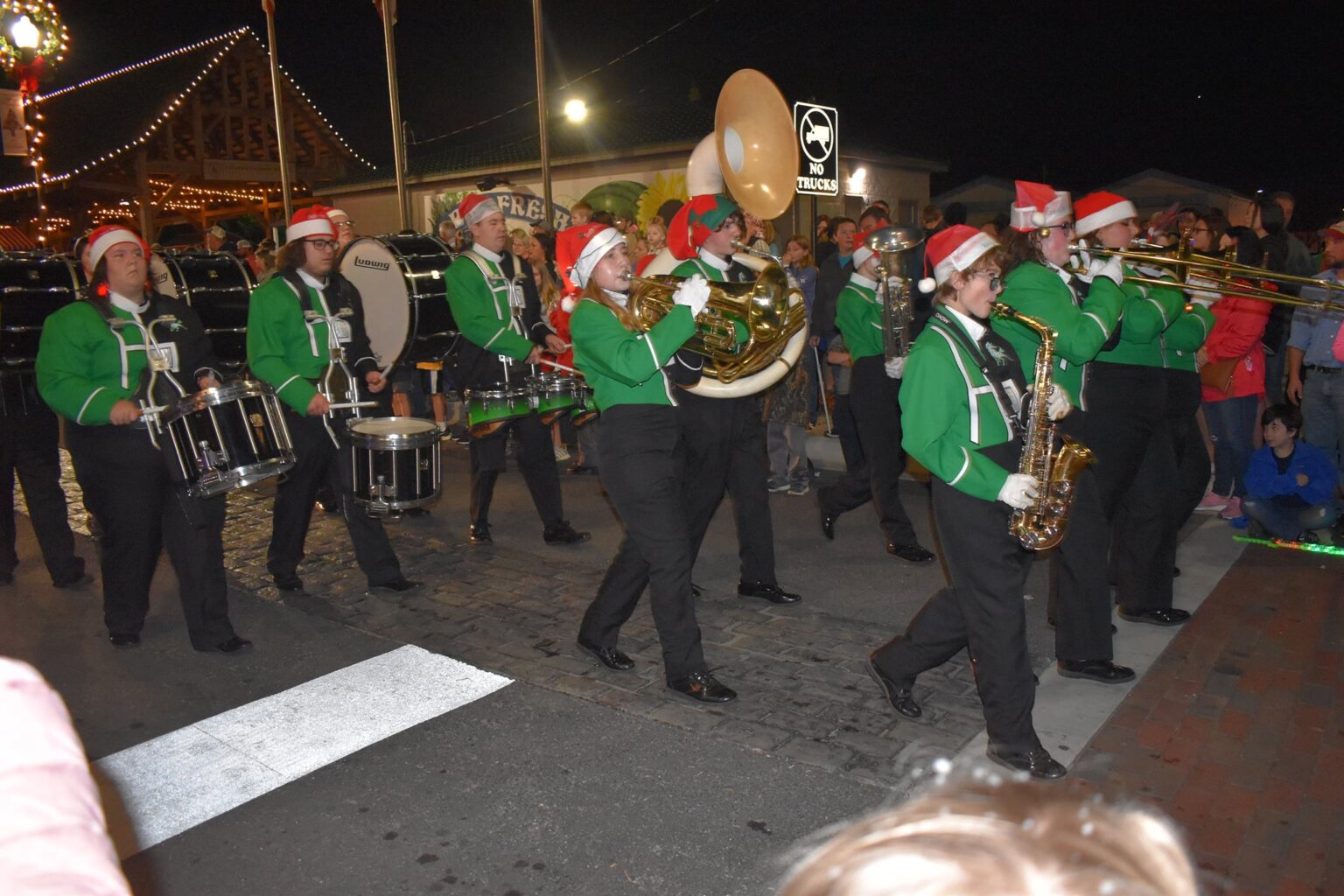 Cullman continues holiday tradition with Christmas Parade and tree